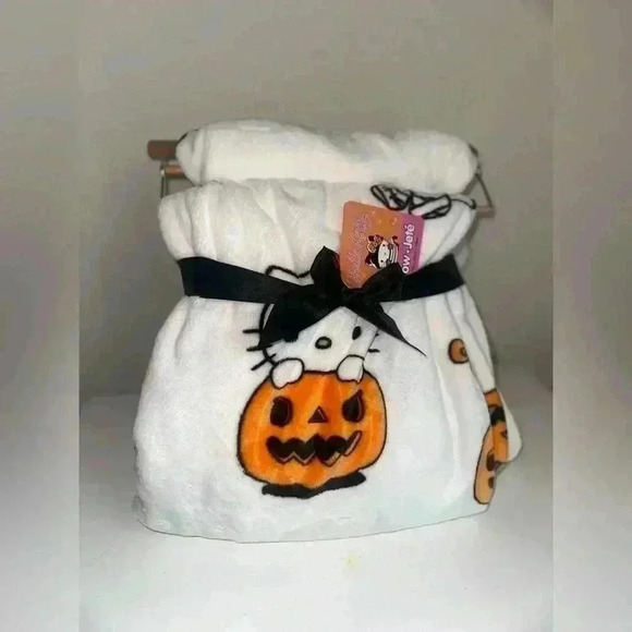 Halloween Hello Kitty Blanket Set Of Two - Picture 1 of 2